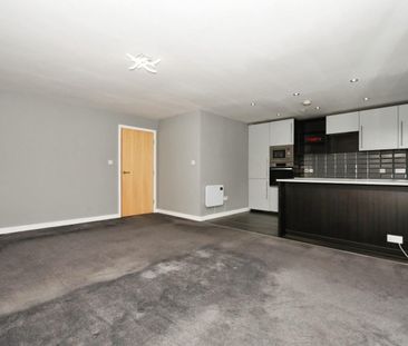 2 bedroom Flat To Let - Photo 3