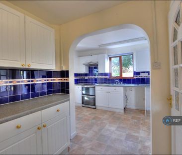 3 bedroom semi-detached house to rent - Photo 6