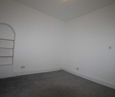 3 bedroom flat to rent - Photo 5