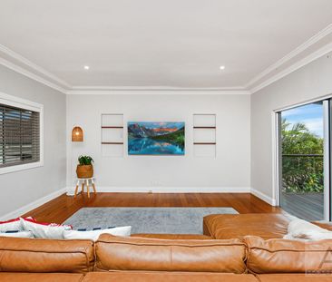 Family friendly home with views to die for! - Photo 1