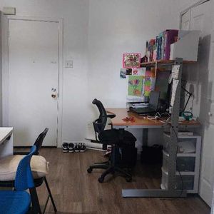 Cession de bail appart 1 chambre à coucher et 1 salle de bain - Photo 2