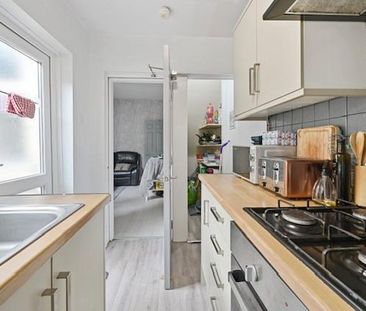 4 bedroom terraced house to rent - Photo 3