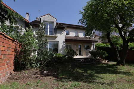 Location Maison 7 pièces 170m² ST MAUR DES FOSSES 94100 - Photo 3