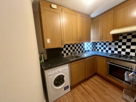Price £1,400 pcm - Available Now - Unfurnished - Photo 4
