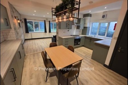 4 Bedroom Rentals in Leeds - Photo 5