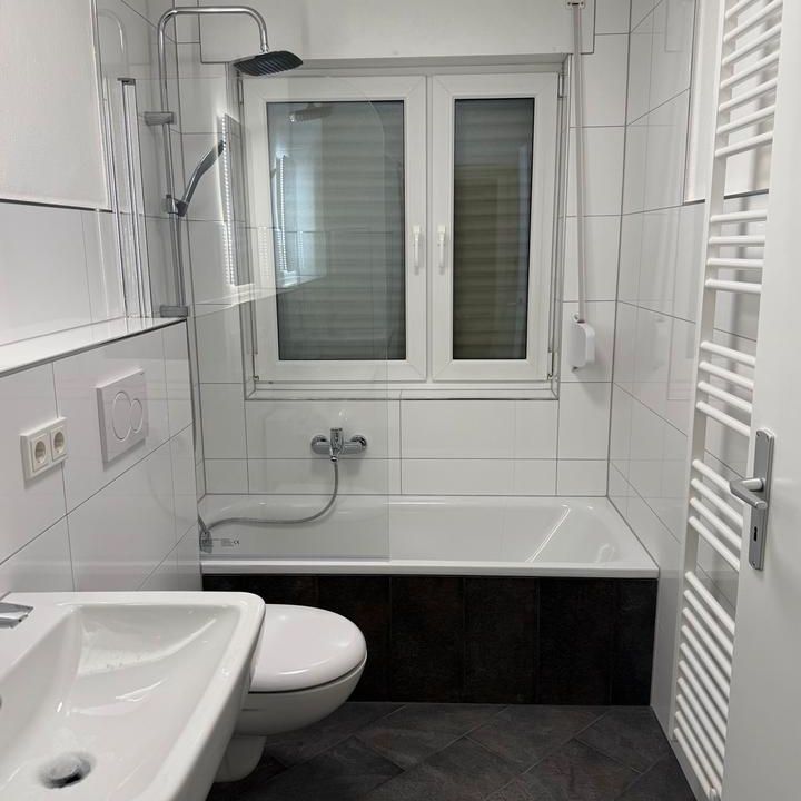 Helle 3-Zimmer Wohnung im Zweifamilienhaus / Holz ca. 60qm - Photo 1