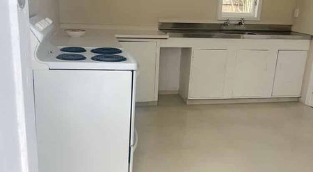 A home with renovations done with new carpet - Photo 2