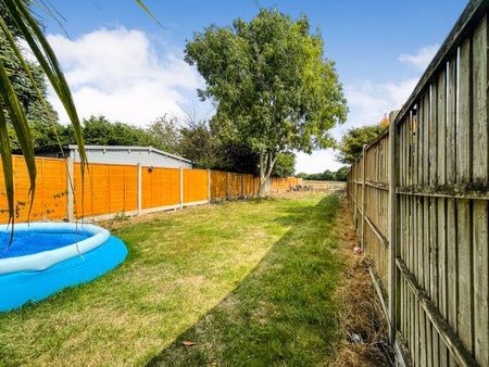 3 bedroom semi-detached house to rent - Photo 5