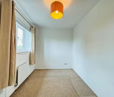 2 bedroom semi-detached house to rent - Photo 4