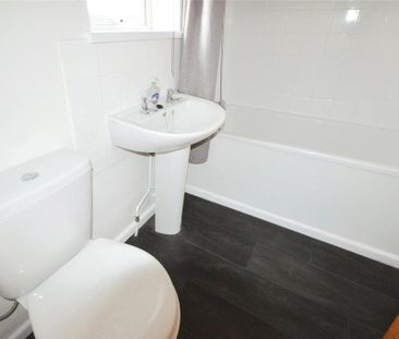2 bedroom end of terrace house to rent - Photo 4