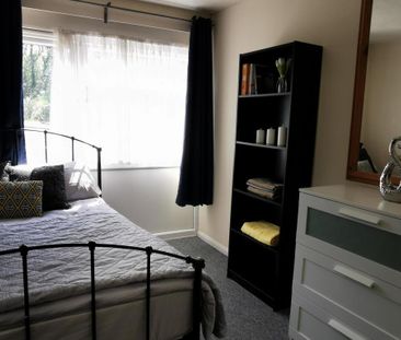 3 bedroom flat to rent - Photo 4