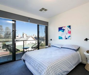 Modern home in the heart of Glenelg - Photo 6