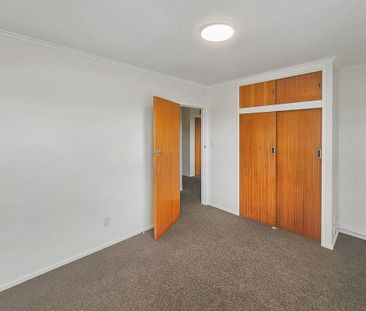 ONE TREE HILL Moana Avenue 3 bedroom recently decorated with double... - Photo 4