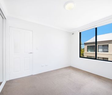 IDEALLY LOCATED APARTMENT! - Photo 3