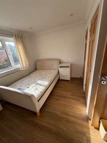 4 Bed Flat, Ferncourt, HA1 - Photo 4