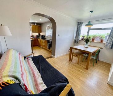 4 bedroom detached house to rent - Photo 2