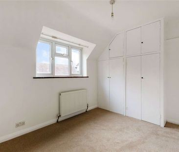 Spacious 4-Bedroom Detached Home with Gated Driveway, Garage & Gene... - Photo 3