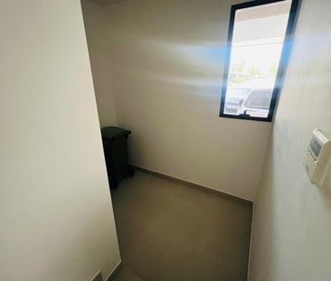 Prestigious 3 Br - Photo 1