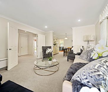 5 bedrooms + 3.5 bathrooms - Photo 1