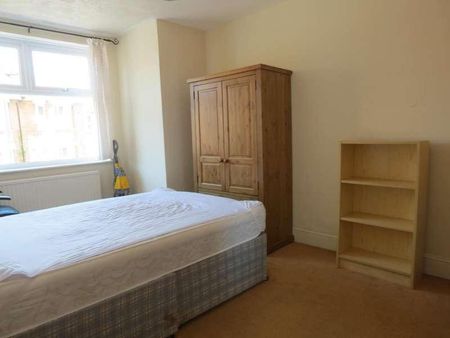Bedroom Detached House In Winton, BH9 - Photo 3