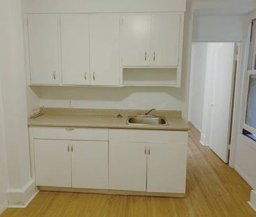 Studio Available now at Ivanhoe Apartments! - Photo 3