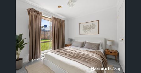 Family Home in Pakenham - Photo 3