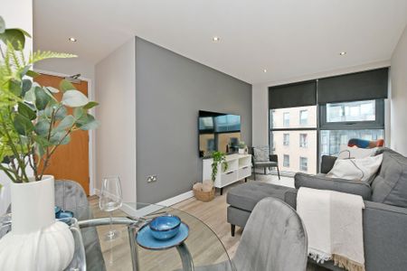 3 bedroom Apartment to rent - Photo 3