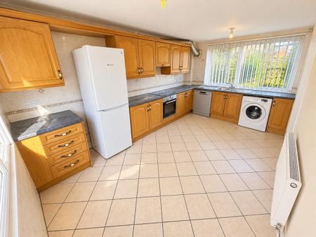 3 bedroom end of terrace house to rent - Photo 5
