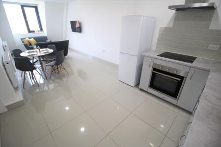 3 bedroom flat to rent - Photo 5