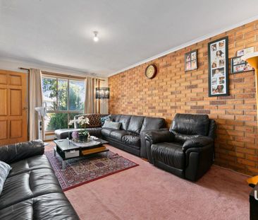 COZY 2-BEDROOM UNIT IN PRIME ST ALBANS LOCATION - Photo 1