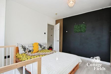 4 bedroom terraced house to rent - Photo 3