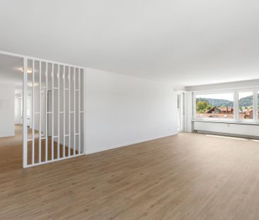Helle 5.5 Zimmer-Attikawohnung mit Traumterrasse zu vermieten! - Photo 1