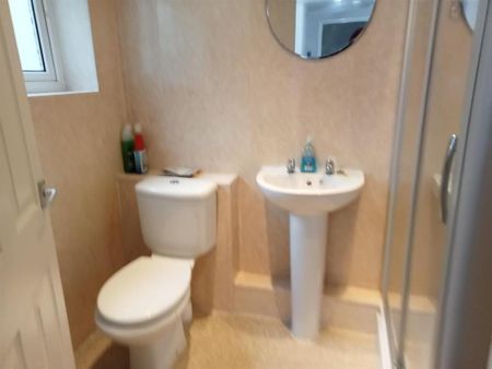 2 bedroom terraced house to rent - Photo 4