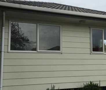 Charming 2BR Home w/ Garden & Deck! - Photo 4