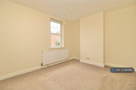 3 bedroom terraced house to rent - Photo 2