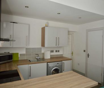 Price £700 pcm - Available Now - Furnished - Photo 6