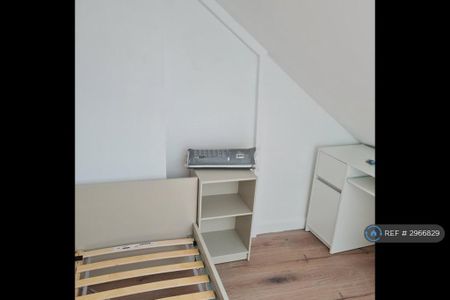 4 bedroom flat to rent - Photo 5
