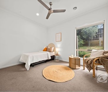 SPACIOUS FAMILY LIVING IN A CONVENIENT PAKENHAM LOCATION - Photo 5