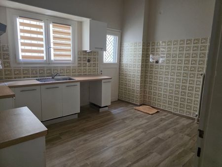 Διαμέρισμα για ενοικίαση Πειραϊκή (Πειραϊκή - Χατζηκυριάκειο) - Φωτογραφία 2