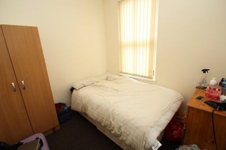 3 Bed - Elizabeth Street, Hyde Park, Leeds - Photo 2