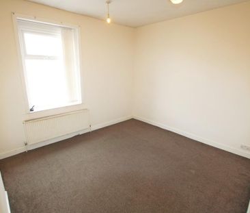 3 bedroom end of terrace house to rent - Photo 2