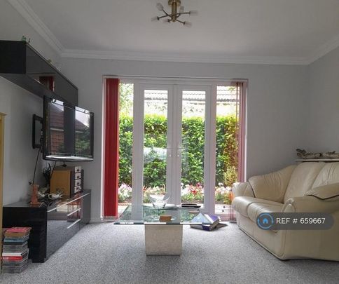 1 bedroom in a house share to rent - Photo 1