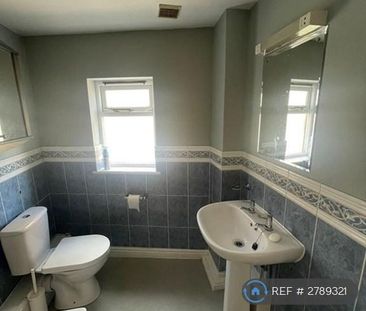 1 bedroom in a flat share to rent - Photo 6