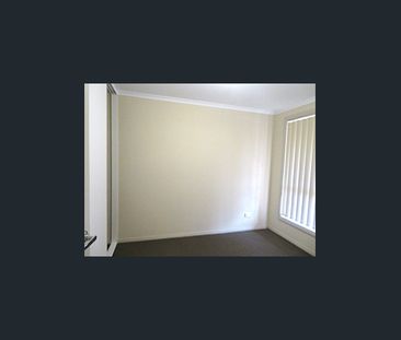 DELIGHTFUL 3 BEDROOM HOME + SAVE $$$ WITH SOLAR ! - Photo 6