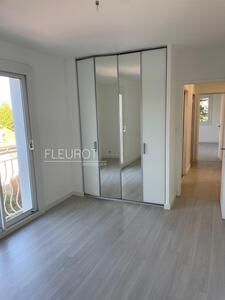Location Appartement 4 pièces 79m² LA CIOTAT 13600 - Photo 2