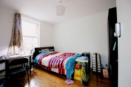 3 Bed / 2 Bath - Photo 3