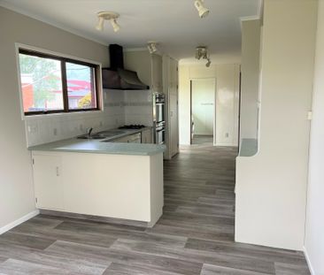 4 Bedroom - Buckland Road, Mangere East - Photo 2