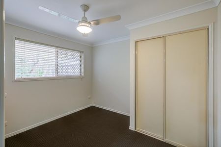 Quaint Unit Nestled In A Quiet Neighbourhood - Photo 3