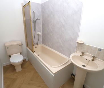 220 Walmersley Road, Bury, BL9 6LL - Photo 1