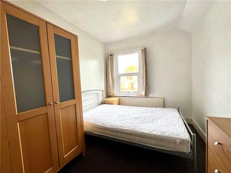 4 bedroom semi-detached house to rent - Photo 5